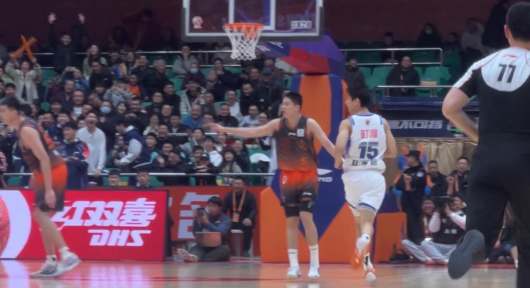 “神奇小子”是王证！高速男篮99：75双杀宁波，迎四连胜